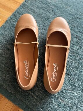 L'INTERVALLE Camel Leather Mary Jane Flats